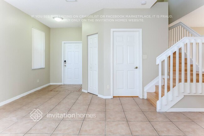 Building Photo - 10621 SW 14th Ct