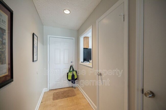 Building Photo - 290 Appleby Dr