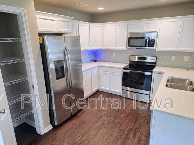 Foto del edificio - 2316 Hazeltine Pl
