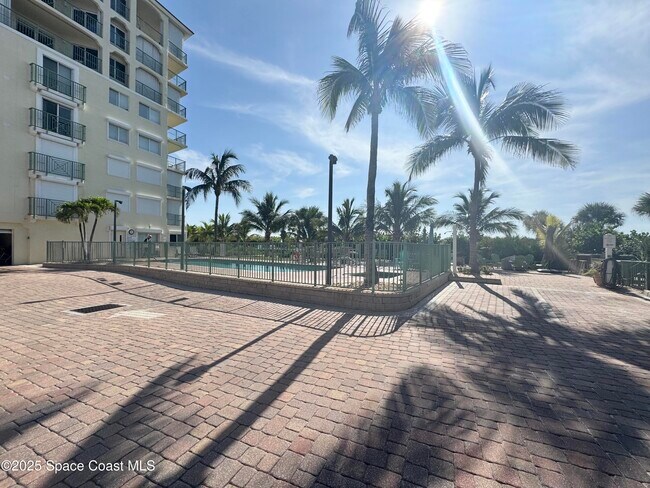 Foto del edificio - 420 Harding Ave