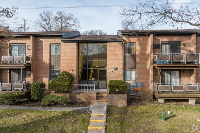 Building Photo - The Gardens at Palisades