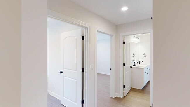 Building Photo - 827 Willow Pl