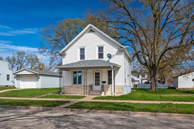 Building Photo - Southside 3BR house w/ garage and quartz countertops!