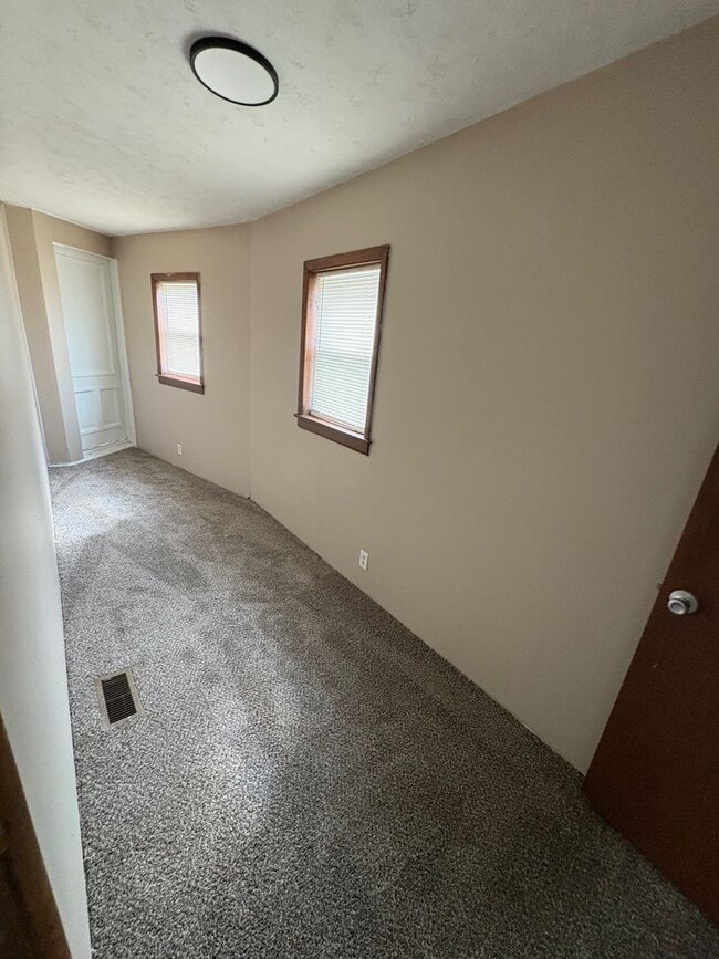 Building Photo - EVH Rentals (1049 Park Ave)