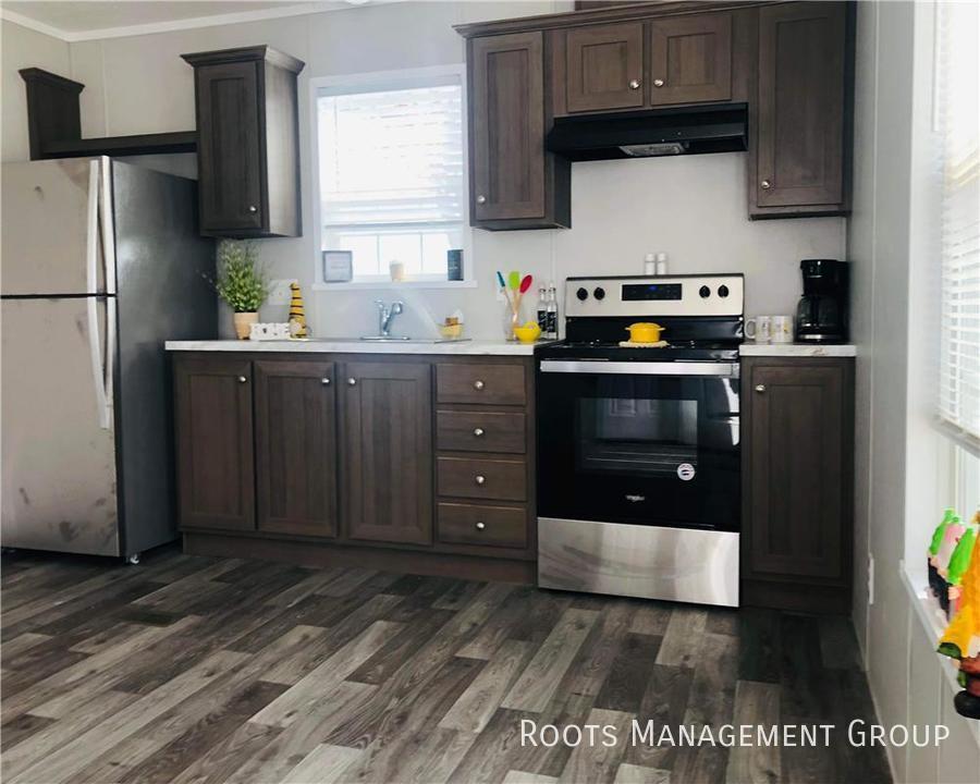 Primary Photo - Home Available to Lease - Apply Today!