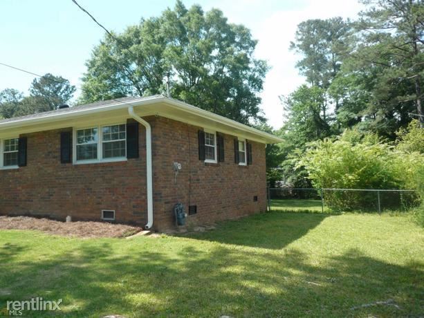 Building Photo - 3 br, 2 bath House - 3015 NE Robinson