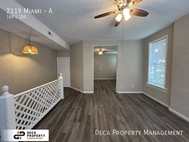 Building Photo - 2119 Miami-A