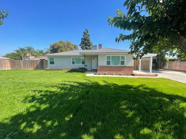 Building Photo - Oaks Ave 13229