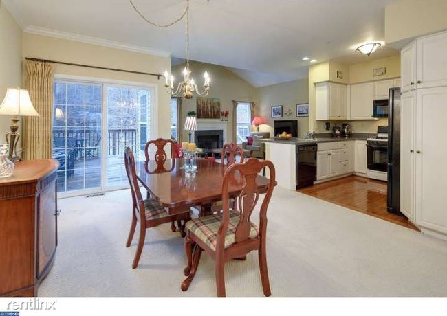 Building Photo - 3 br, 2.5 bath Townhome - 36 Kennedy Drive