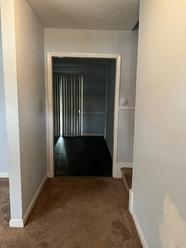 Foto del edificio - 1602 Camelot Dr