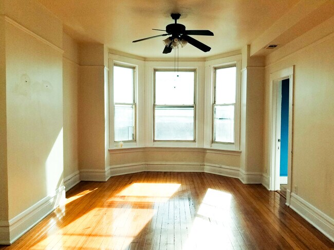 Building Photo - 3462 W North Ave