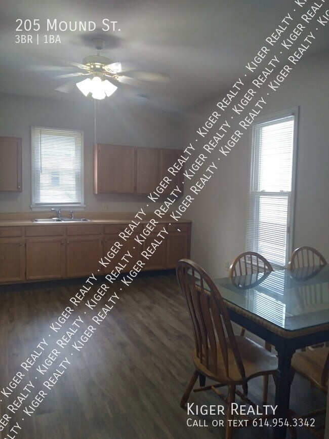 Building Photo - 3 Bedroom, 1 Bath Home