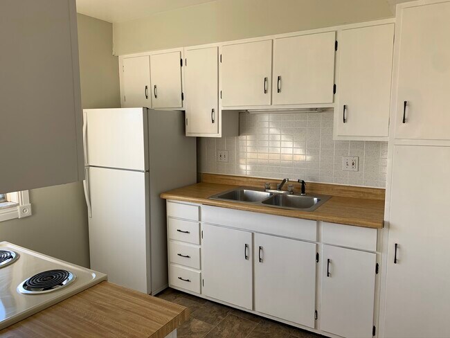 Building Photo - 1201 Wyatt Ln