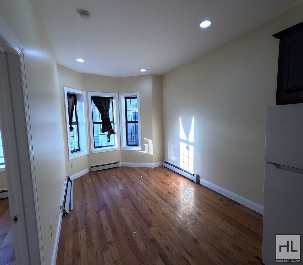 Primary Photo - COZY 4 BEDROOM - CLINTON AVENUE