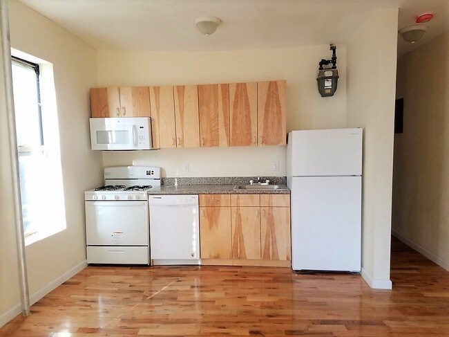 Building Photo - 551 W 175th St