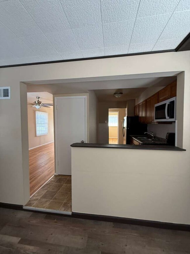 Building Photo - 237 Cameron Rd