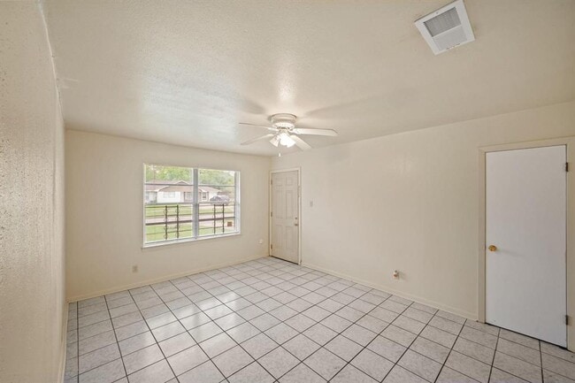 Building Photo - 4303 Howcher St