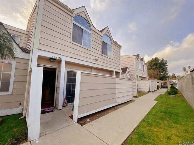 Foto del edificio - 1362 W Orange Grove Ave