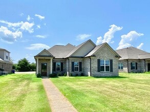 Building Photo - 385 Azalea Dr