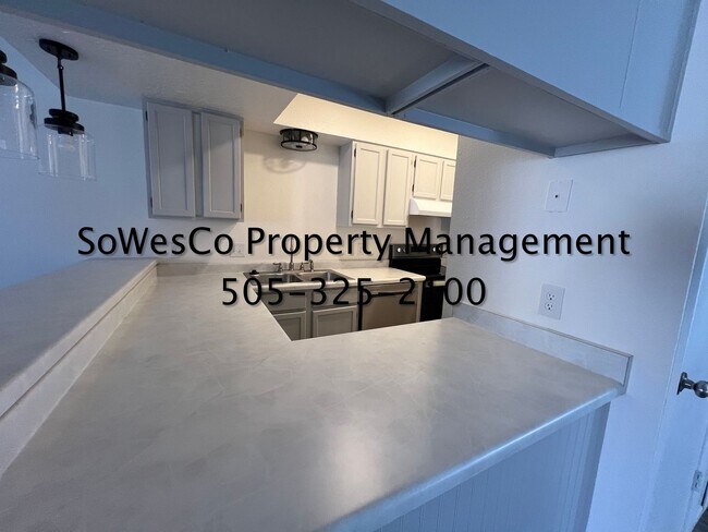 Foto del edificio - Beautifully Remodeled Condo (with seasonal pool upon availability)