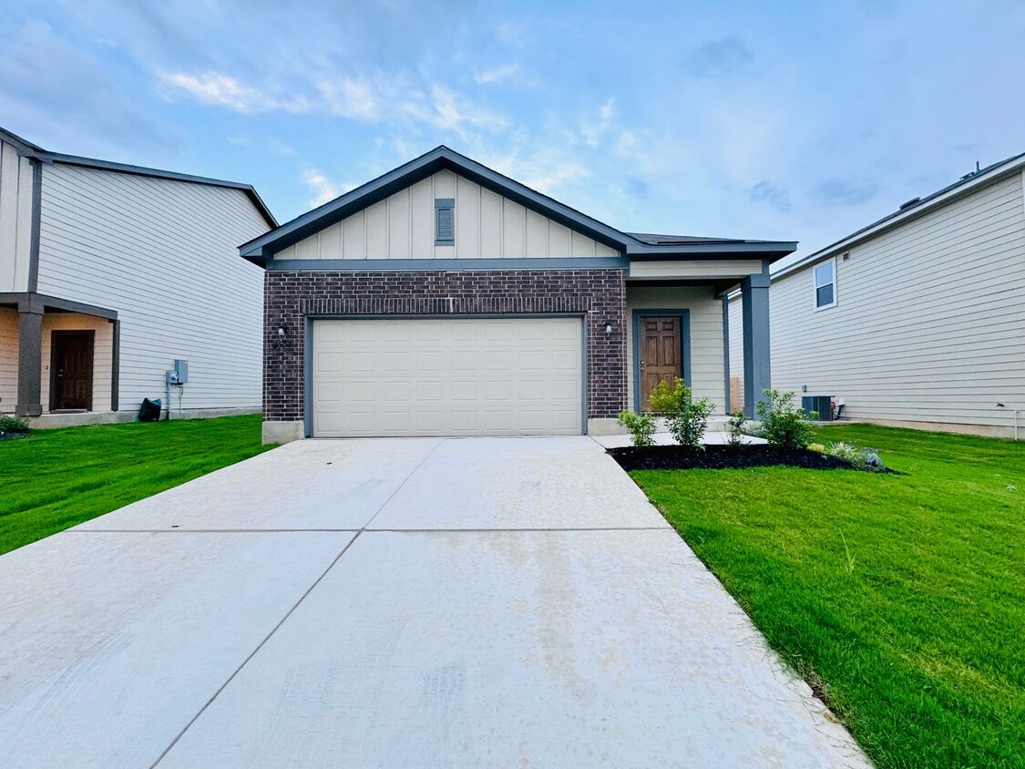 2557 Windle Ln, Seguin, TX 78155 House Rental in Seguin, TX