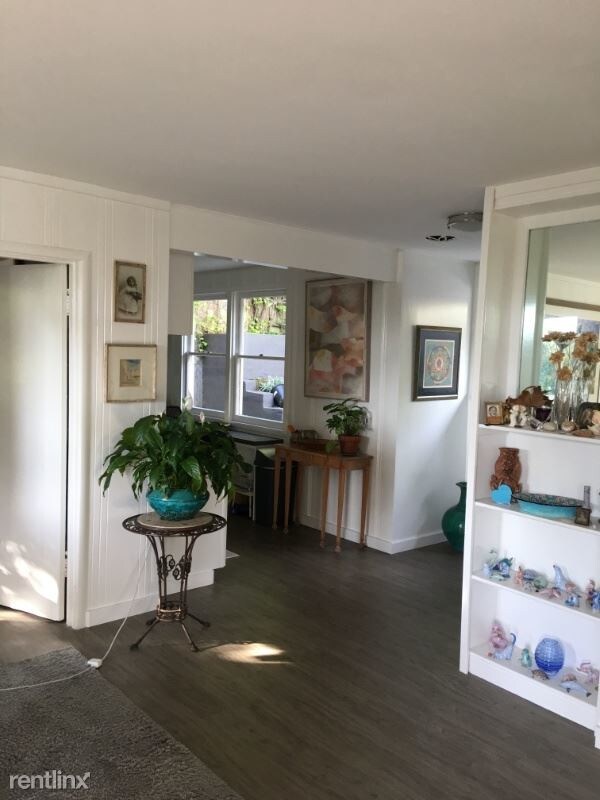 Building Photo - 2 br, 1 bath House - 32 Midway Avenue