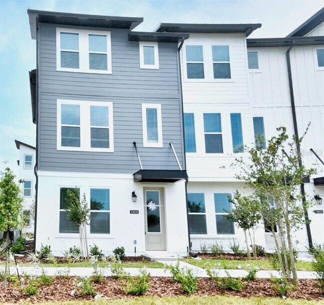 Building Photo - 12620 Willstatter Ave