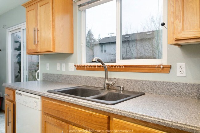 Building Photo - 1115 SW Ivory Loop