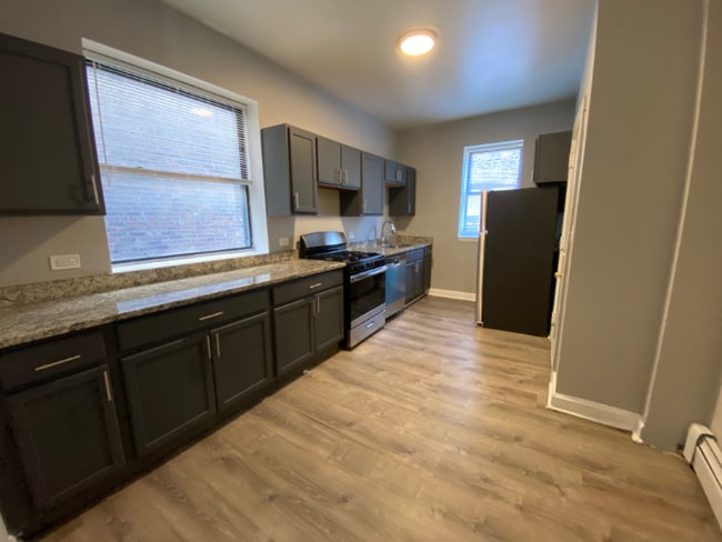 Building Photo - 5645-5657 W Washington Blvd