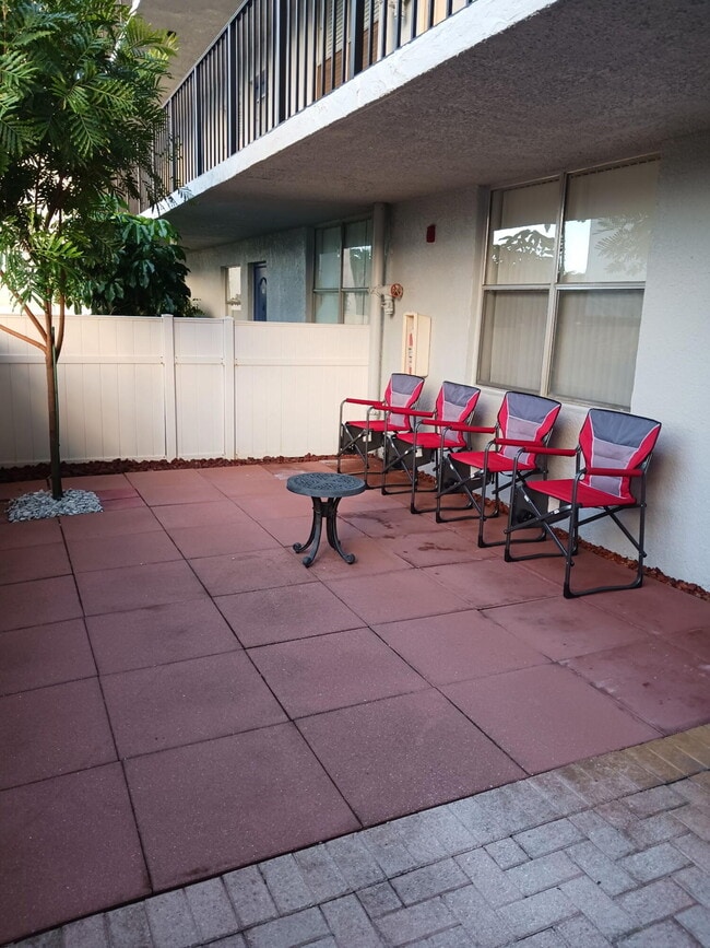 Building Photo - 6650 S Oriole Blvd