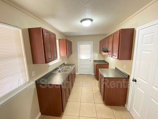 Building Photo - 3251 McKell Dr
