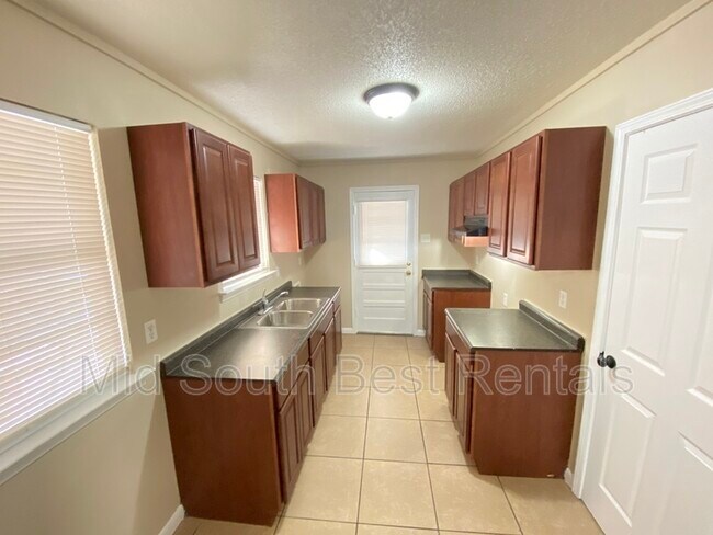 Foto del edificio - 3251 McKell Dr