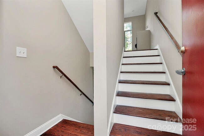 Foto del edificio - 2040 Atherton Heights Ln