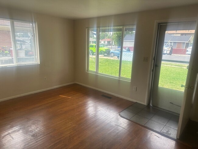 Building Photo - 440 Welby Ave S