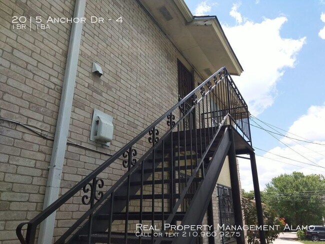 Building Photo - 2015 Anchor Dr