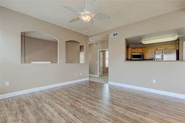 Sala de estar - 10550 W Alexander Rd