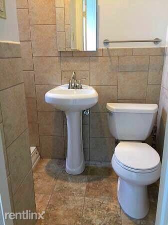 Building Photo - 1815 Centre St