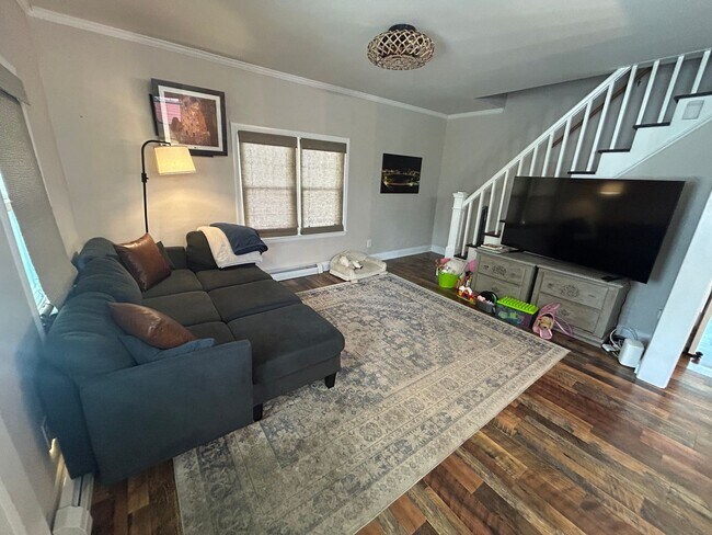 Building Photo - Perfect , updated, Single Family Home in Warwick, 3 beds, 2 baths close to Pawtuxet Village with ...