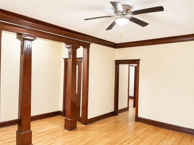 Foto del edificio - 1320 W 64th St