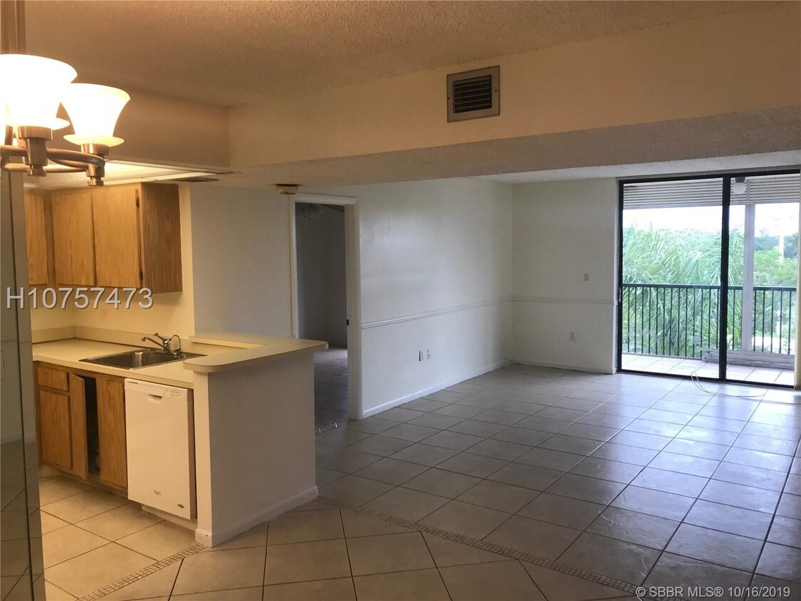 Foto principal - 5570 NW 44th St