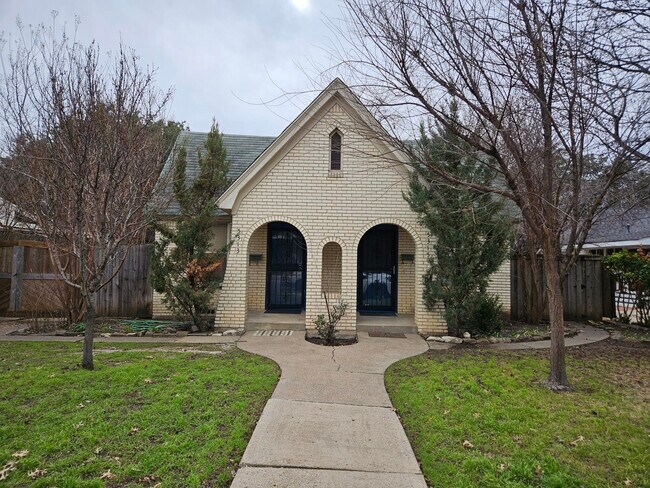 Building Photo - 5315 Parkland Ave