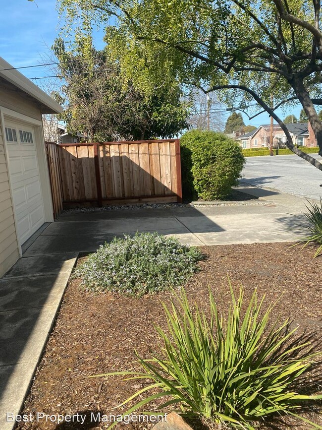 Building Photo - 2 br, 1 bath House - 1070 Via Honda