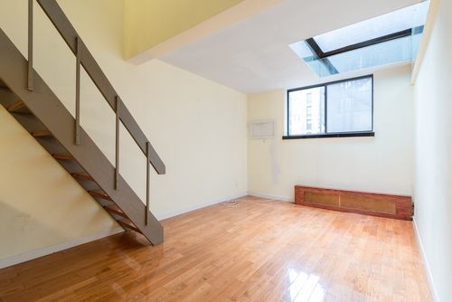 Building Photo - 9 E 32nd St