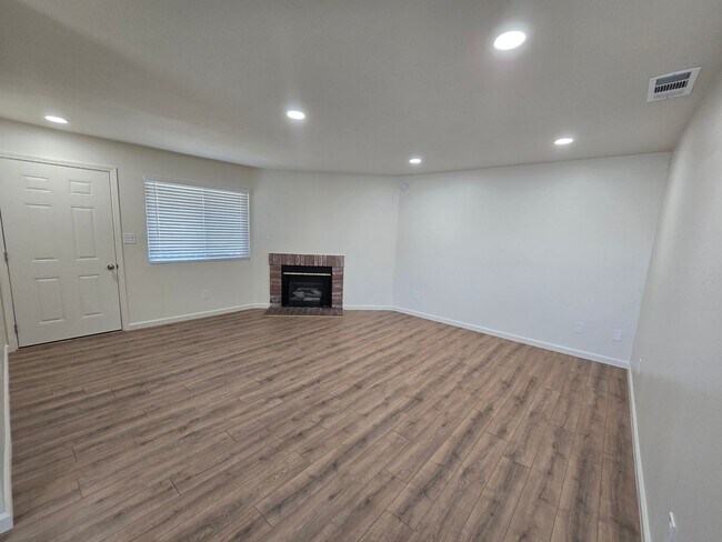 Foto del edificio - 801 Capehart Ct
