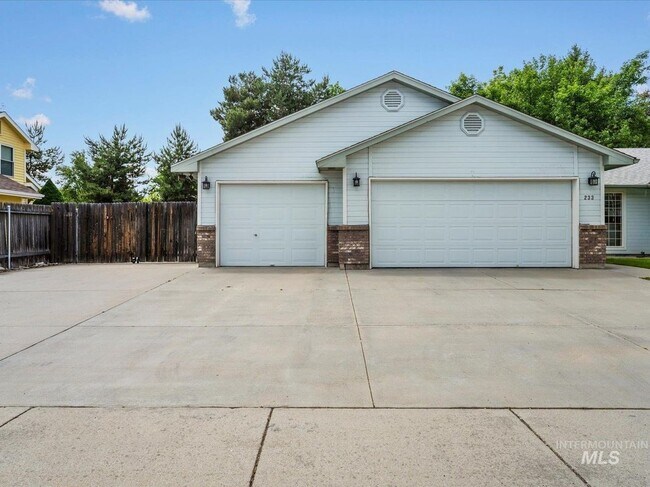 Building Photo - 233 S Duke Ave