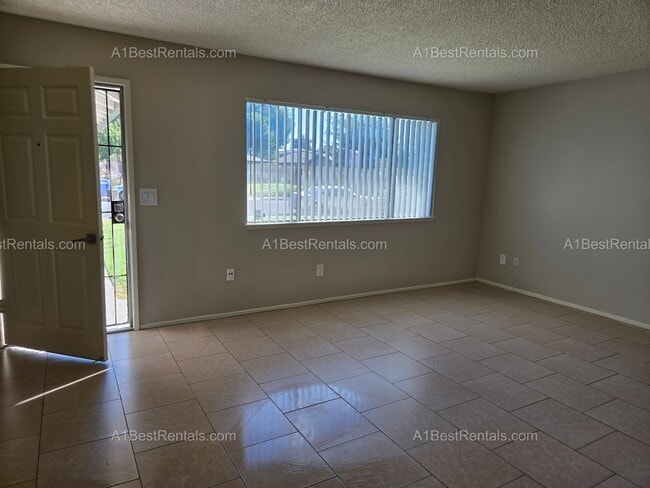 Building Photo - 5025 Estates Dr
