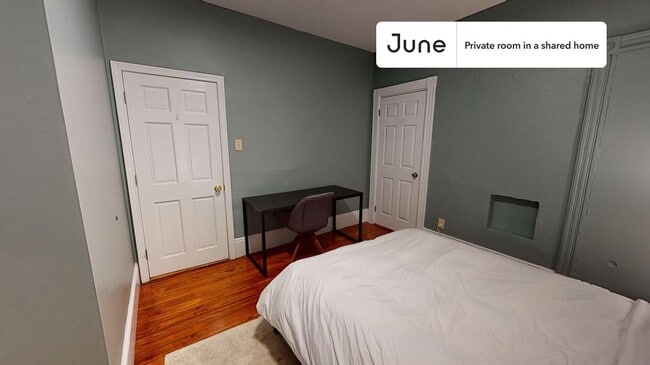 Building Photo - Room in Shared 7 bed/2 bath home in Allston