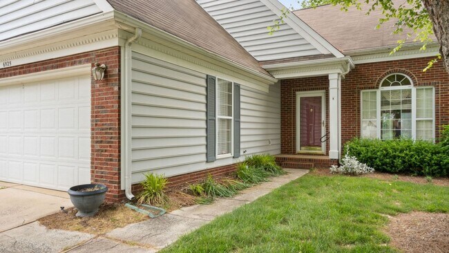 Foto del edificio - 3BR 2.5BA Cul-de-sac House with Loft in To...