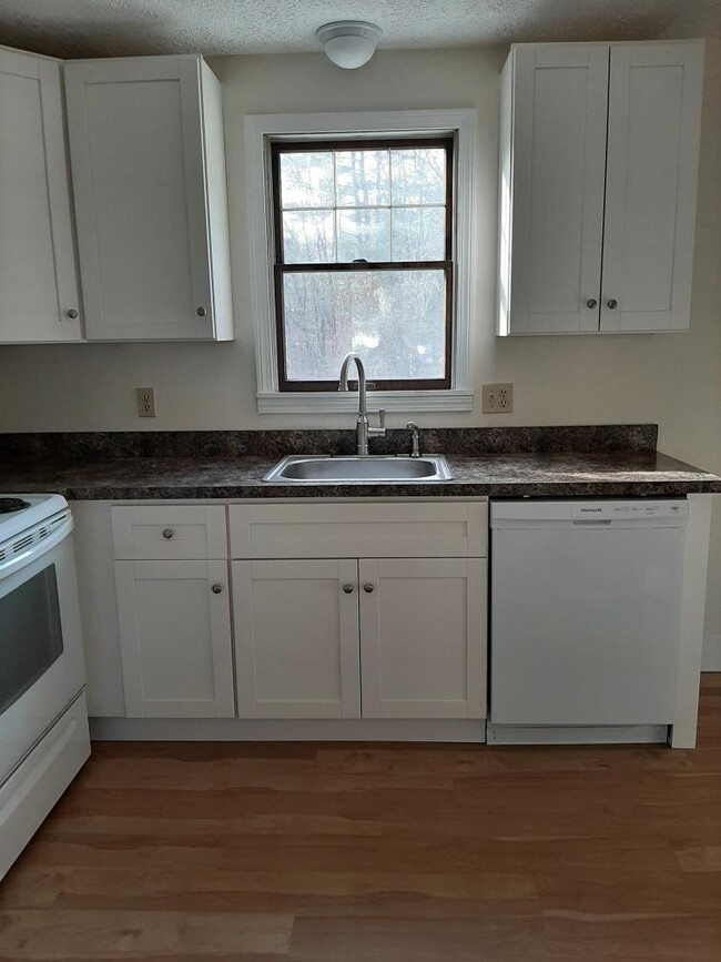 Kitchen - 100 Omega St