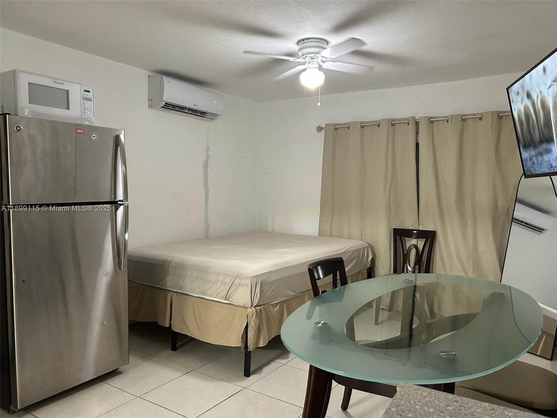 Foto del edificio - 100 NW 56th Ct